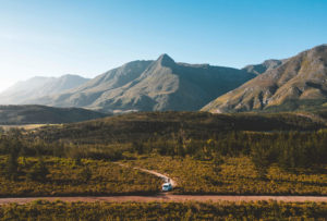 Dronefoto van een berglandschap in Zuid-Afrika