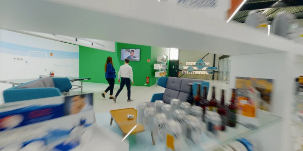 Domino printing showroom fpv drone opname indoor