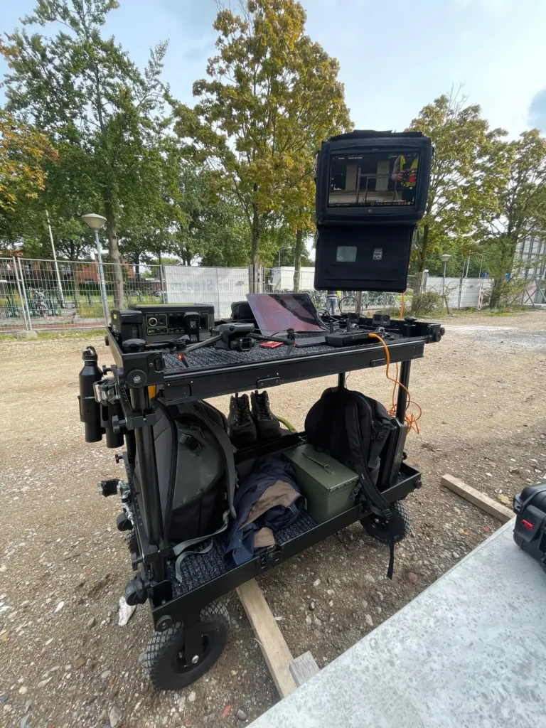 Drone filmkar live monitor bouwplaats