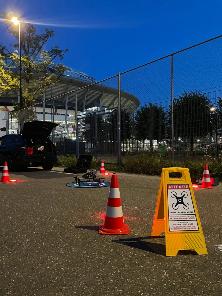 Drone operatie actief bord stadion avond