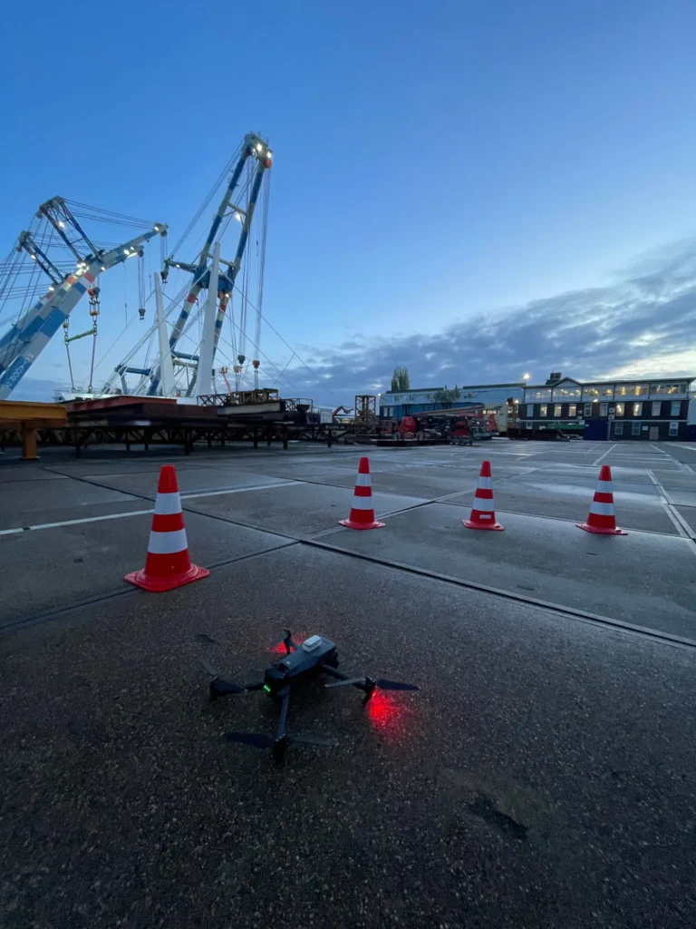 Drone startlocatie pionnen scheepswerf schemering