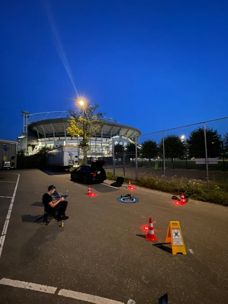 Dronepiloot startplaats stadion avond