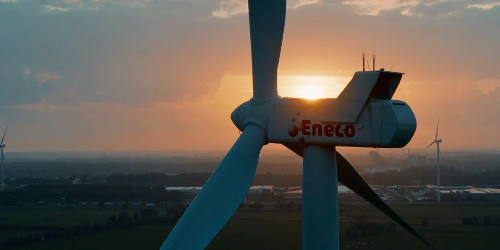 Eneco windturbine zonsondergang drone foto wind aerial