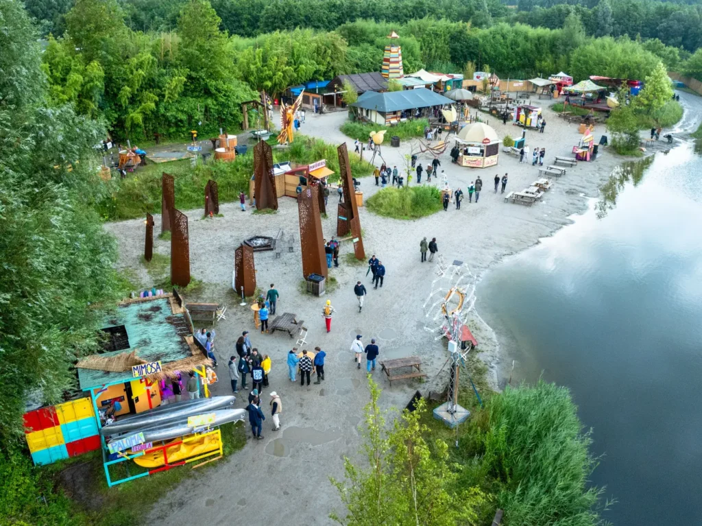 Festival terrein drone opname overdag