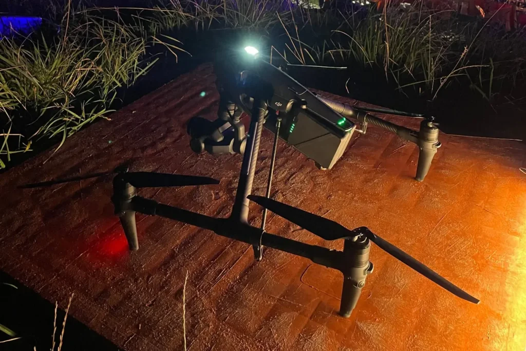 DJI Inspire 3 klaar voor nachtopnames op een festival