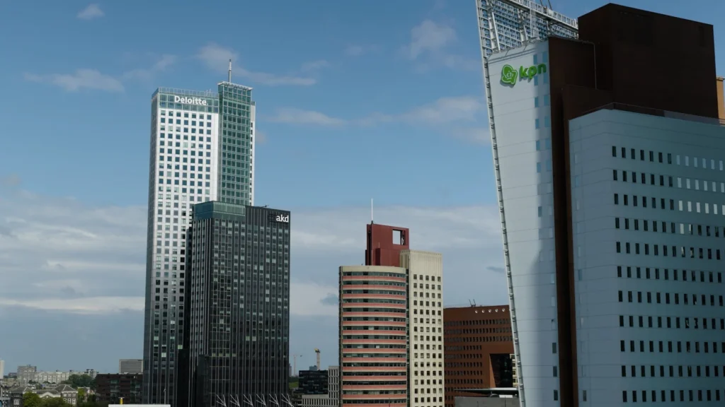 Rotterdam kop van zuid maastoren kpn wolkenkrabbers drone foto