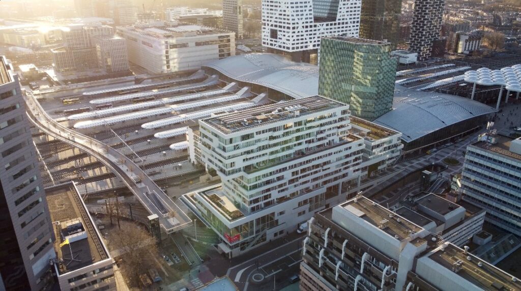 Dronefoto van het stationsgebied van Utrecht Centraal